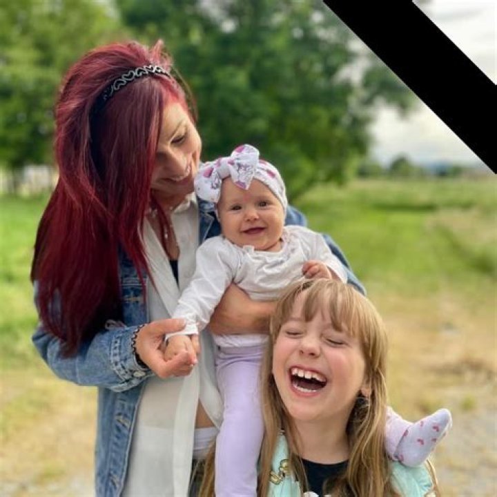 Ava Elizabeth DeLonge - RiffVib